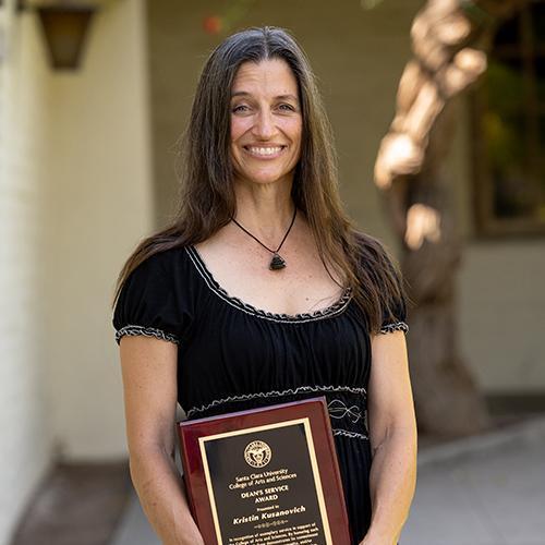 Kristin Kusanovich with her award