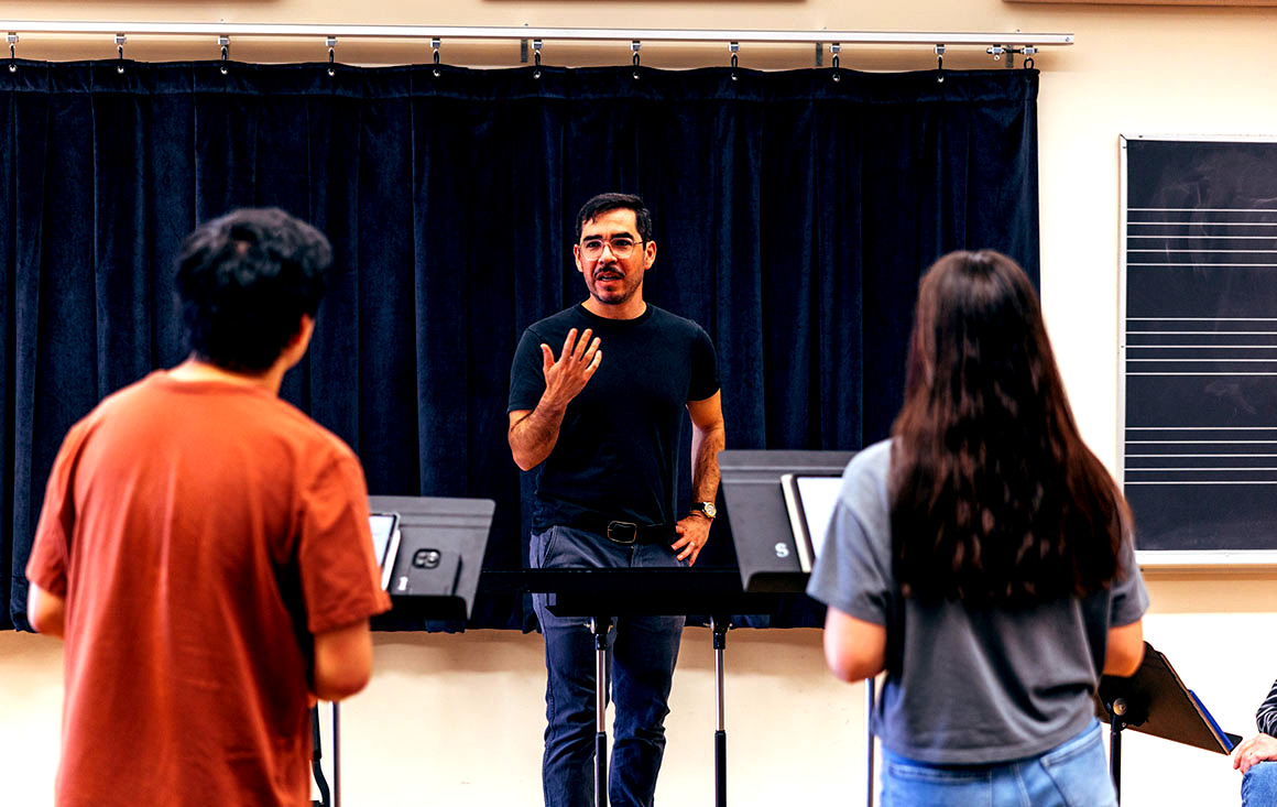 Nicolás Lell Benavides ’10 working with students.