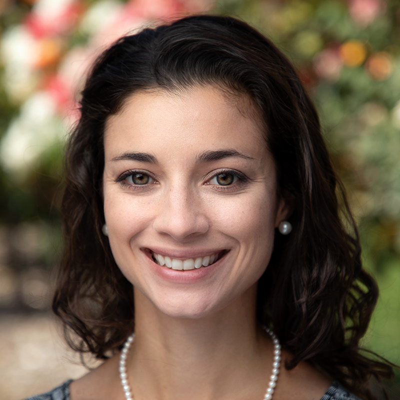 Elyse Raby headshot
