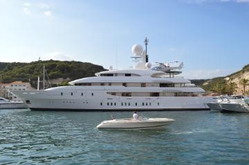A yacht sitting at a pier.