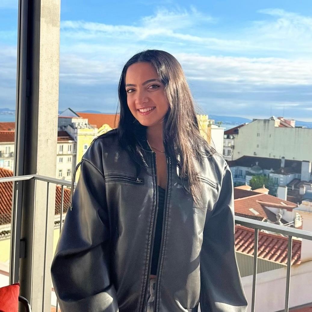 Nadia Lobo 26 