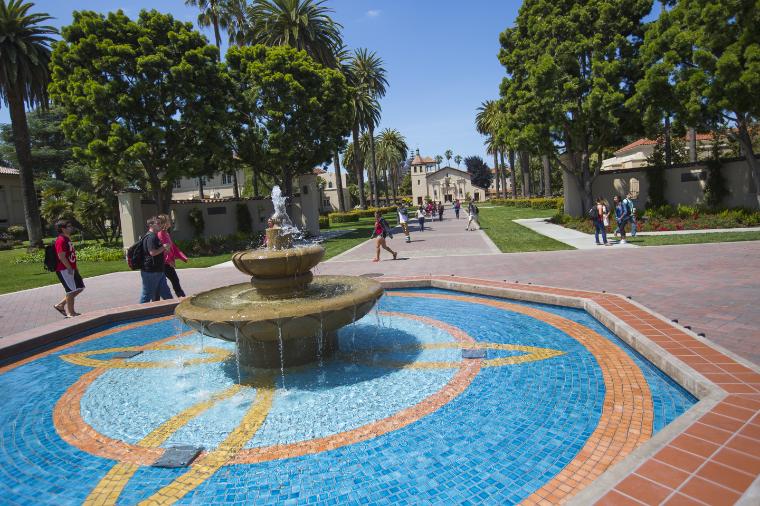 Palm Drive and Fountain 